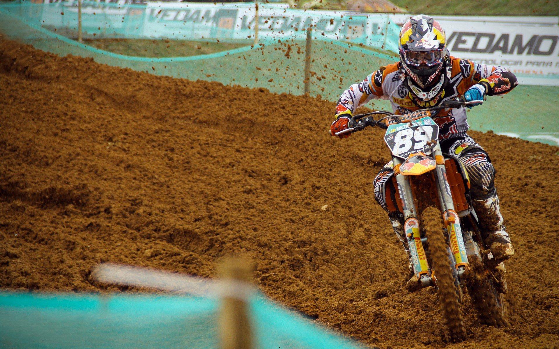 罗伯逊坦言阿诺德遭嘘声刺痛人心，利物浦更衣室团结直面客场风波