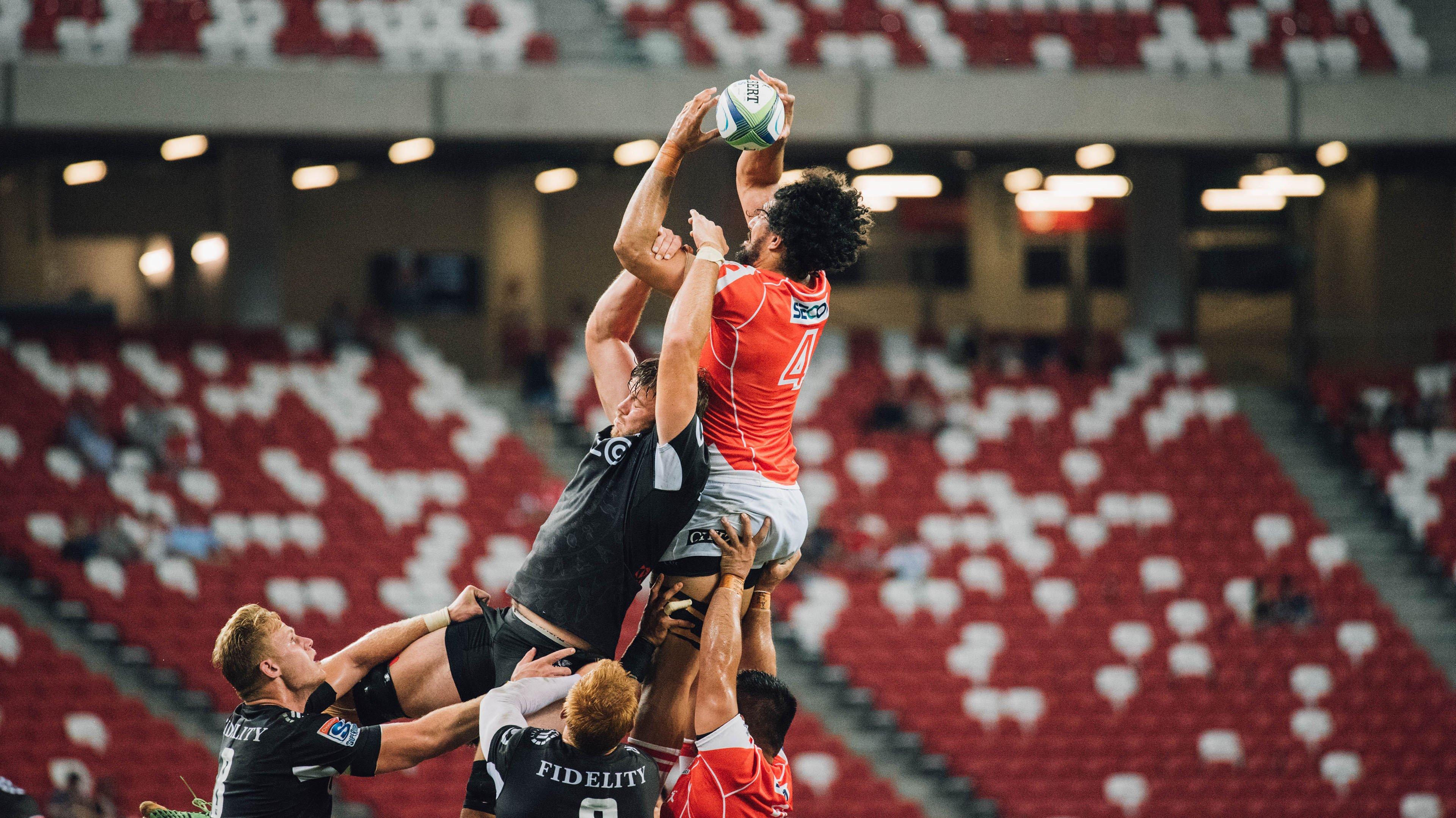 4年前今天，保罗首摸总决赛地板 狂砍32分9助 得分超字母 霍勒迪